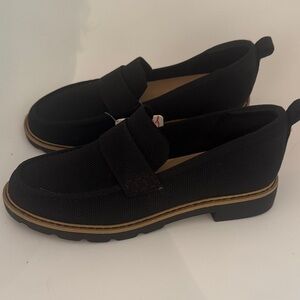 Taryn Rose Black Textured Penny Loafers with Tan Trim